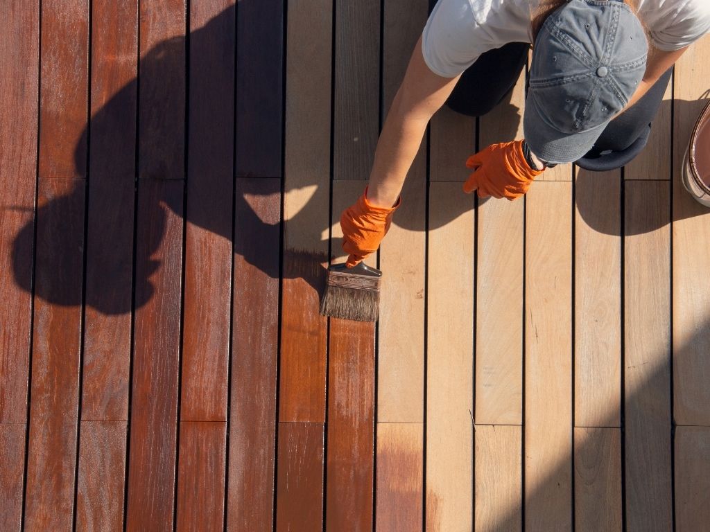 Clean-deck-staining