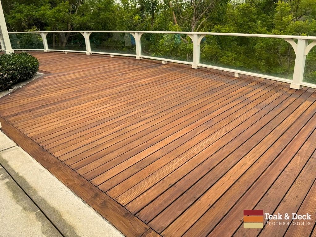 Wood-deck-cleaning-refinish
